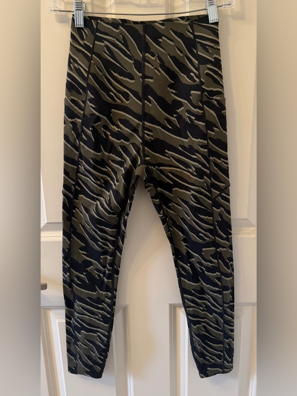 Sweaty Betty High Waisted 7/8 Printed Workout Leggings, Green/Black, XS - Picture 3 of 11
